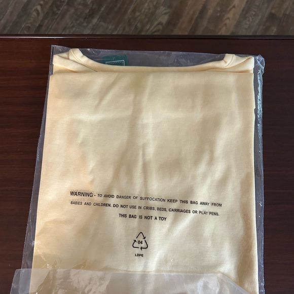 NWTLL Bean, women’s medium butter, yellow, scoop neck, elbow sleeve, 38 “chest - Picture 3 of 4